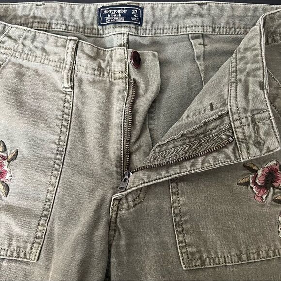 Abercrombie & Fitch Pants Womens Size 27/4 Green Denim Twill Floral Embroidered - Picture 8 of 14